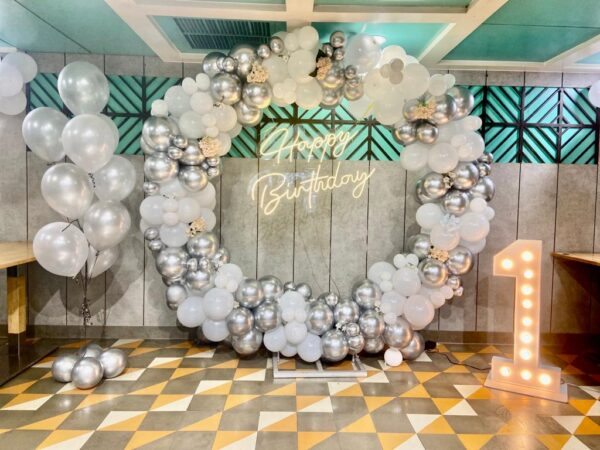 Balloon Ring Decoration - Couturier Events